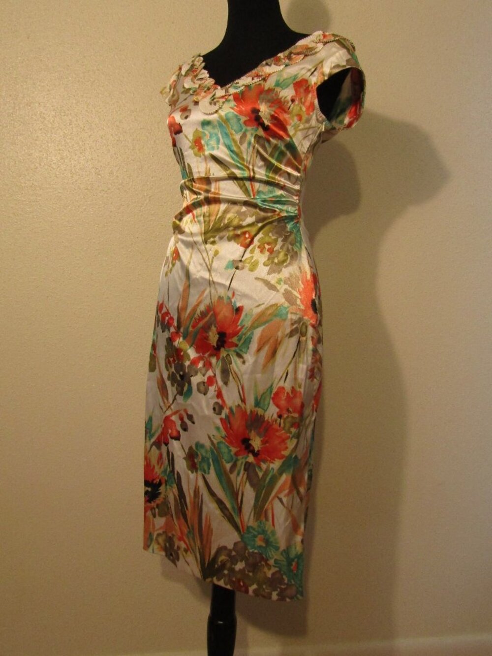 Juicy Tropical Satin Pin-up